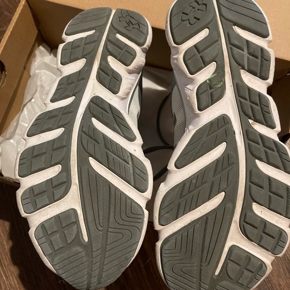 Under Armour running shoes!! Like new! - Picture 8 of 8